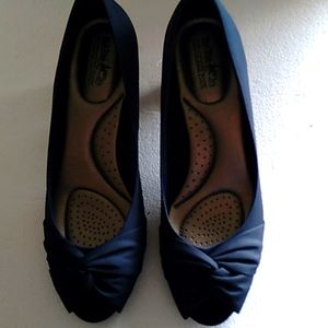 Coach and Four pump navy blue heels size 10